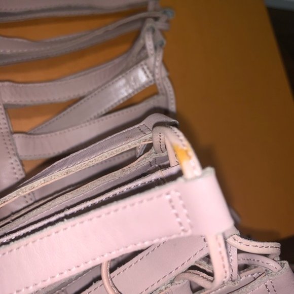 ✨SOLD✨ VINCE CAMUTO ‘OLIVIAN’ Nude Gladiator Heels - Picture 4 of 9
